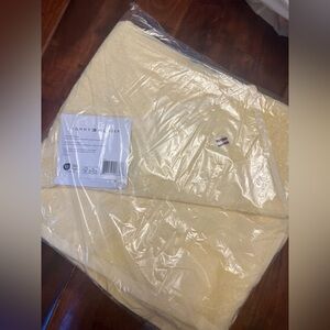Tommy Hilfiger yellow Modern American Solid Cotton Bath Towels 30" x 54" New